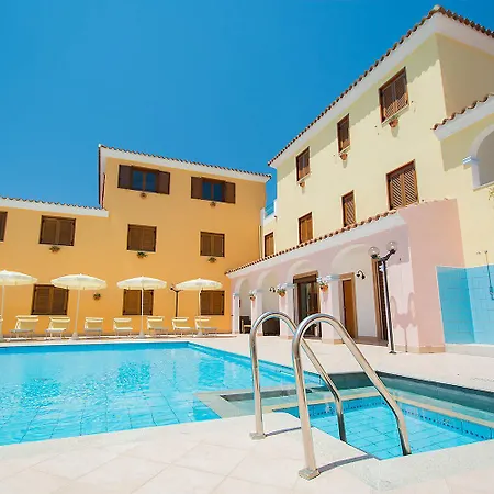 Apartment Idyllic Cala Viola Sleeps 2